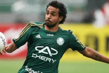 Atacante ex-Palmeiras e Flamengo virou ídolo e cidadão da Ásia