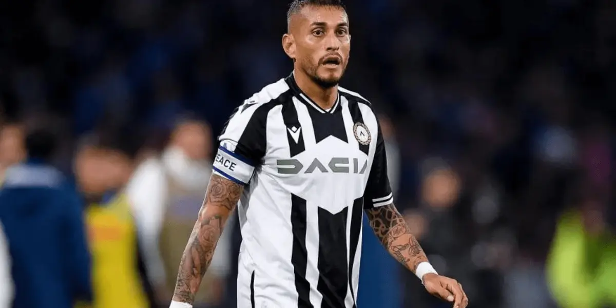 Clube alviverde pode enfrentar concorrência para nova contratação.