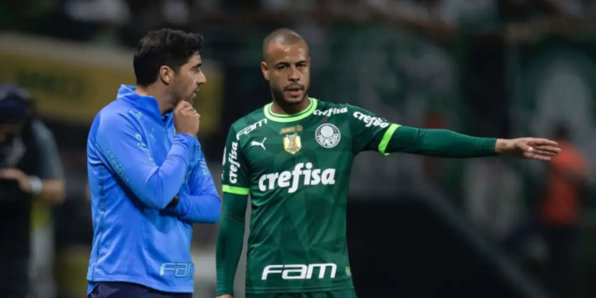 Mayke conversa com o técnico Abel Ferreira no Palmeiras