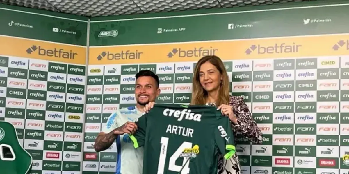 O atacante Artur foi apresentado como novo jogador do Palmeiras