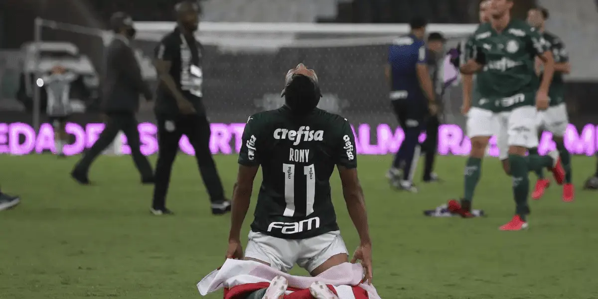 Enquanto Zico foi craque, o jogador do Palmeiras que o superou