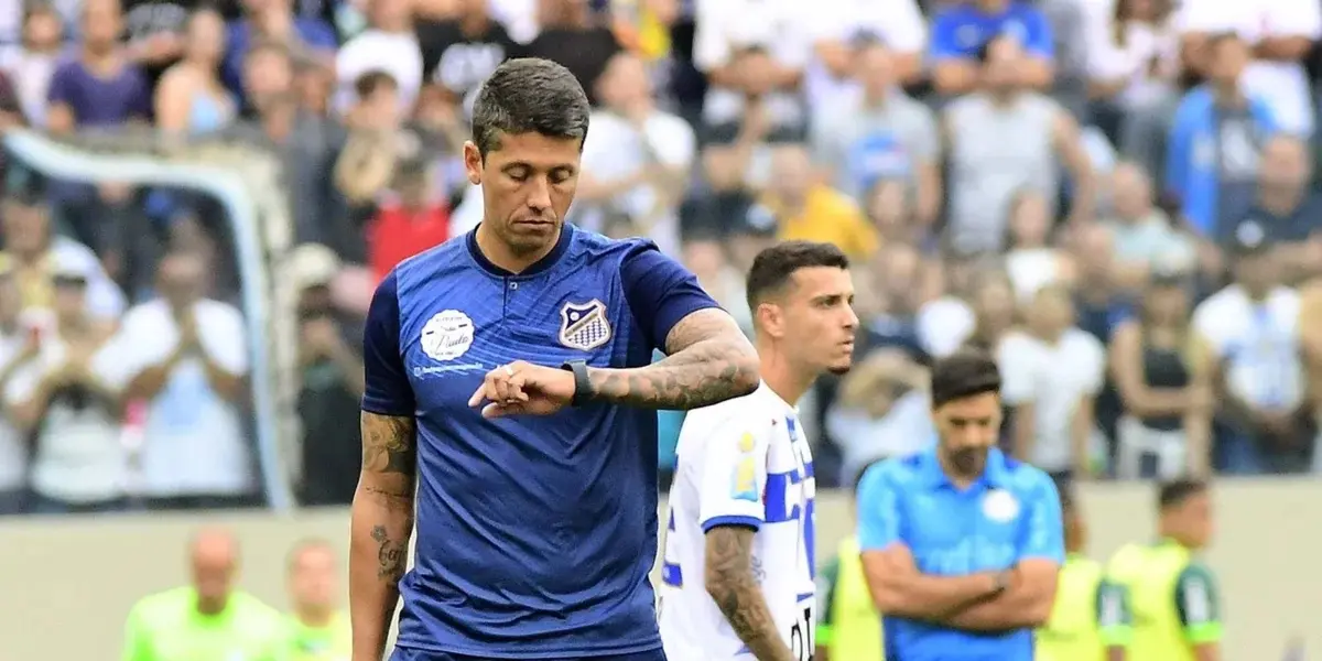 Thiago Carpini, técnico do Água Santa, quebrou o silêncio