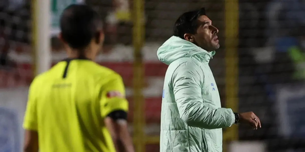 Treinador tenta explicar o motivo da derrota.