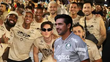 Jogadores do Flamengo curtiram o carnaval na Sapucaí em 2024